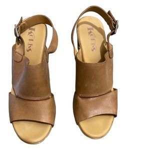 Korks Leather platform heel sandals